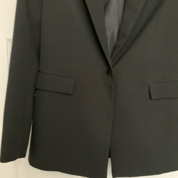Dynamite classic black blazer. Great condition and a timeless piece! - Picture 2 of 2